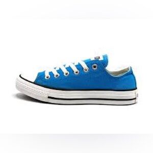Light blue converse chuck taylors